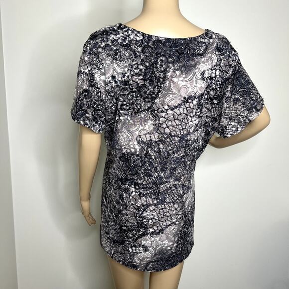 Daisy Fuentes Patterned Short Sleeve Knot Top - Picture 3 of 8